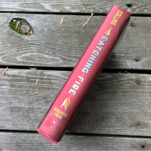 Catching Fire First Edition 2009 Hardcover Book By Suzanne Collins - Picture 4 of 14